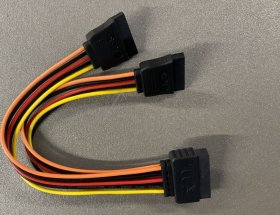Delock Pc S-ata Cable - Cable Power Sata 15pin Plug > 2x Power Sata 15pin Jack